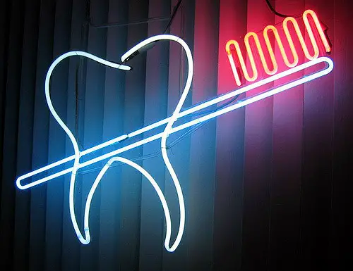 dentist-sign-tooth